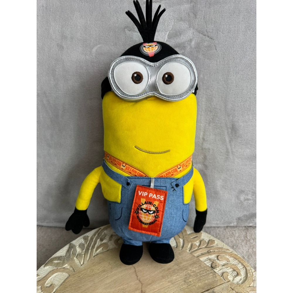 Universal Studios Minion Mayhem Kevin Plush Villain-Con 1968 VIP Pass 18" Toy‎